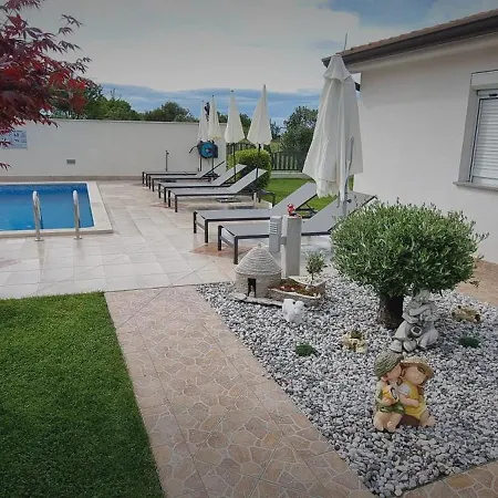 Apartment Modern Ivan With Pool And Terrace